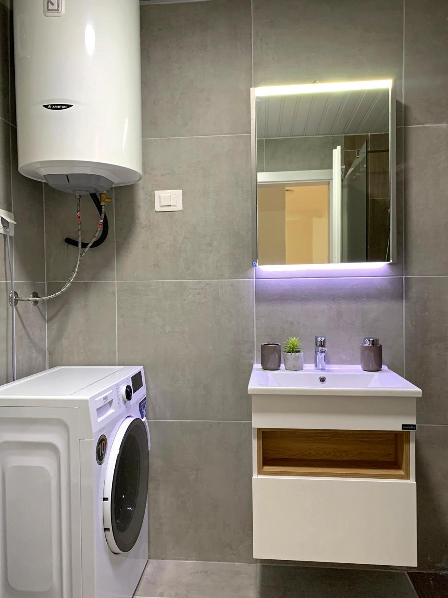 East Gate Moon Loft Apartment *